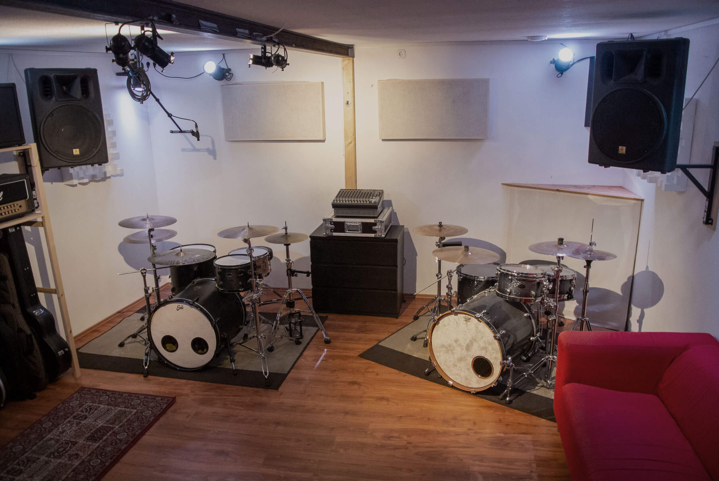 studio1_1 Proberaum in Graz mit zwei Schlagzeugen und PA