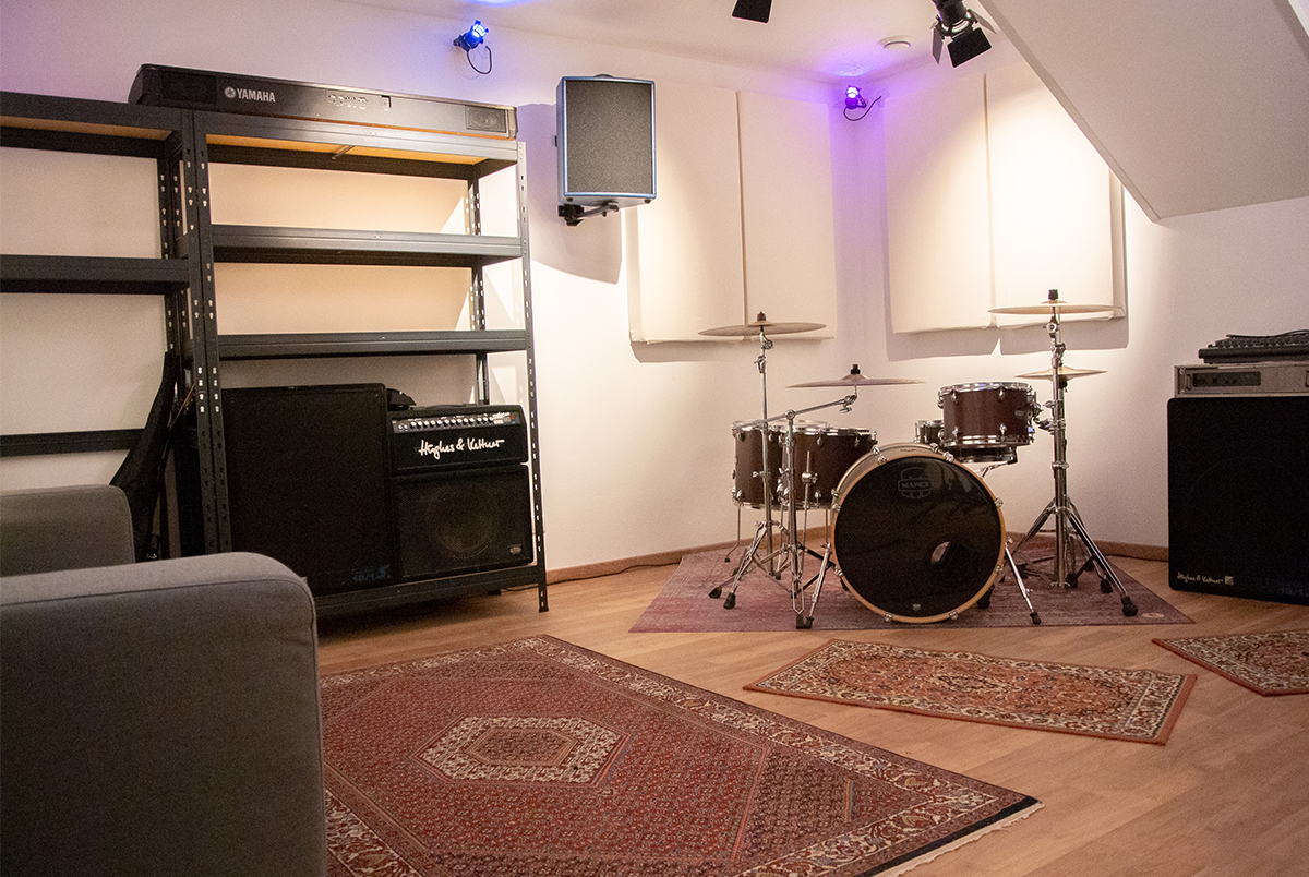 studio2_1-1200×804